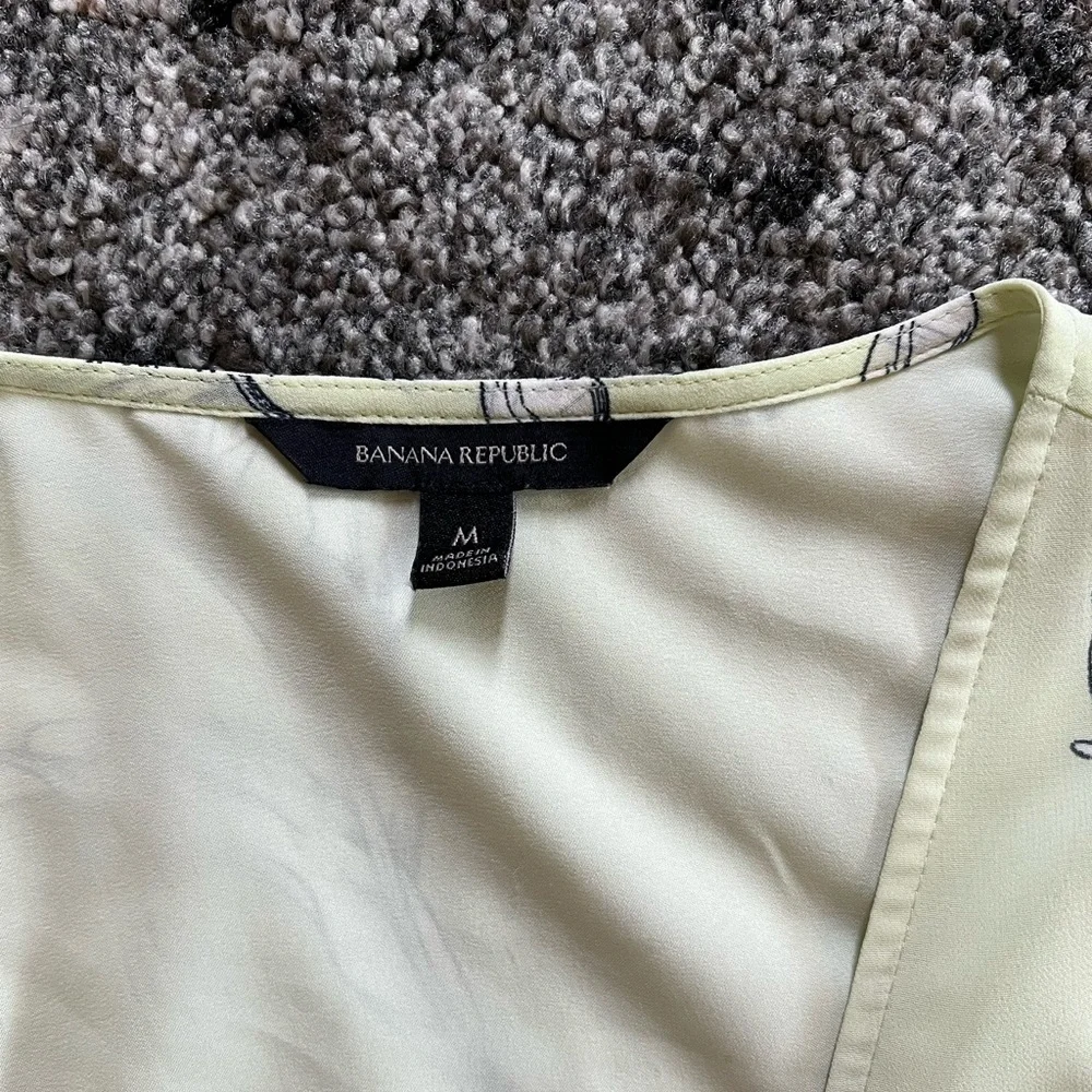 Banana Republic Green Wrap Blouse with Tie Front - Picture 2 of 5
